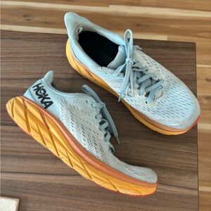 Women’s size 7 Hokas ✨